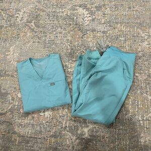 Figs seaglsss 
Xs One pocket top
XsP Zamora jogger